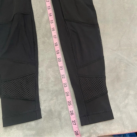 Lululemon Wunder Under High-Rise Tight *Mix & Mesh 28"
Black 21352 - Picture 10 of 14